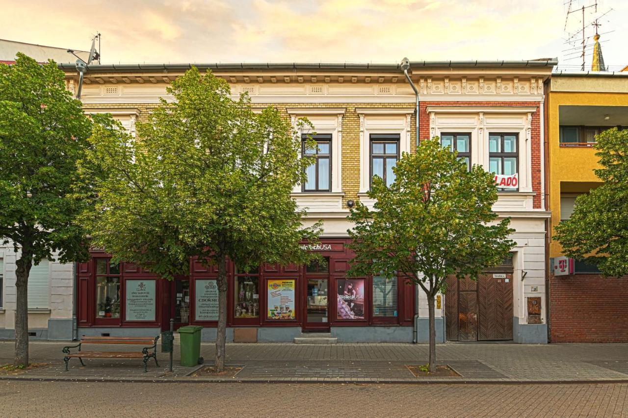 Vilagora Apartman Gyula Exterior photo