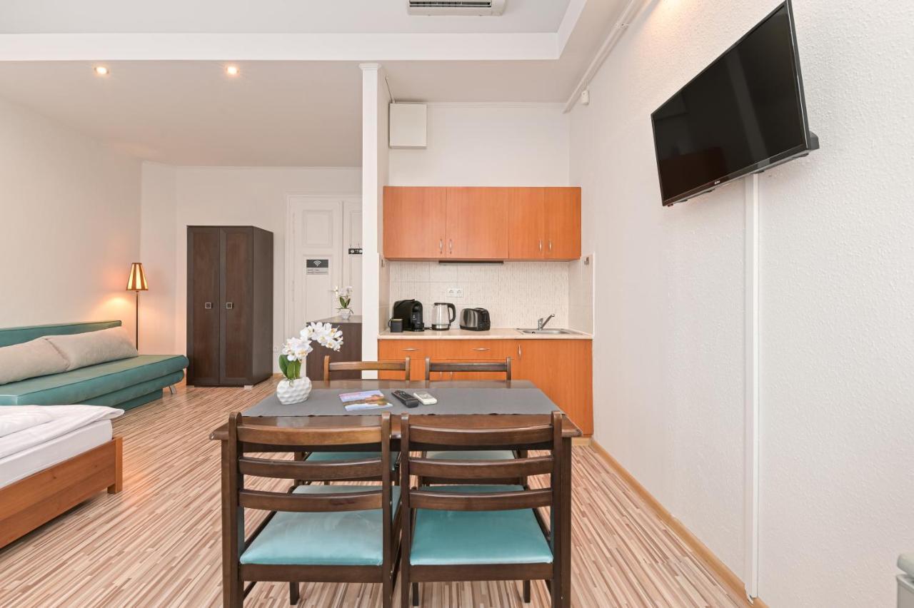 Vilagora Apartman Gyula Exterior photo